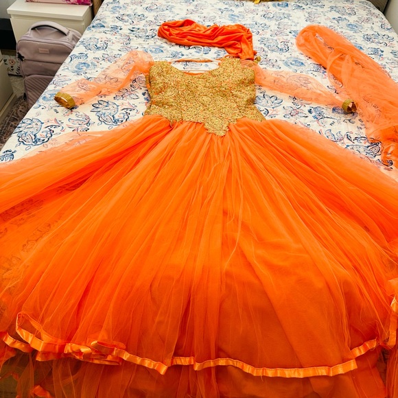 Pakistani Indian wedding party gown 3 PCs suit orange small eid outfit - Picture 16 of 16